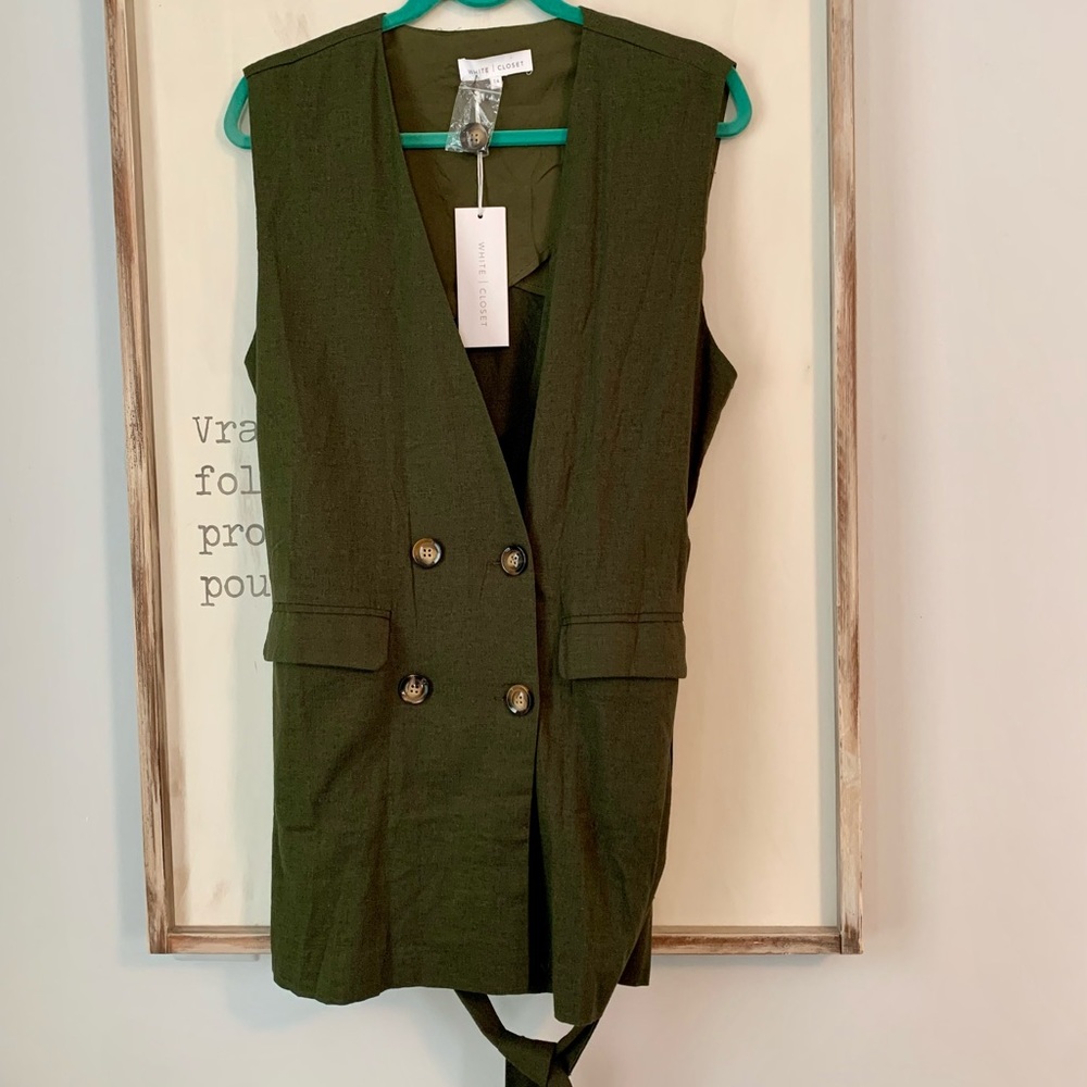 Women’s Fashion Forward Vest - Picture 2 of 8
